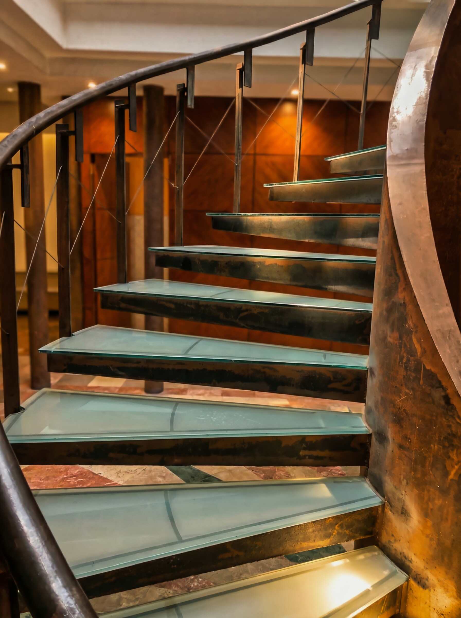 Especialistas en acero, cristal y piedra